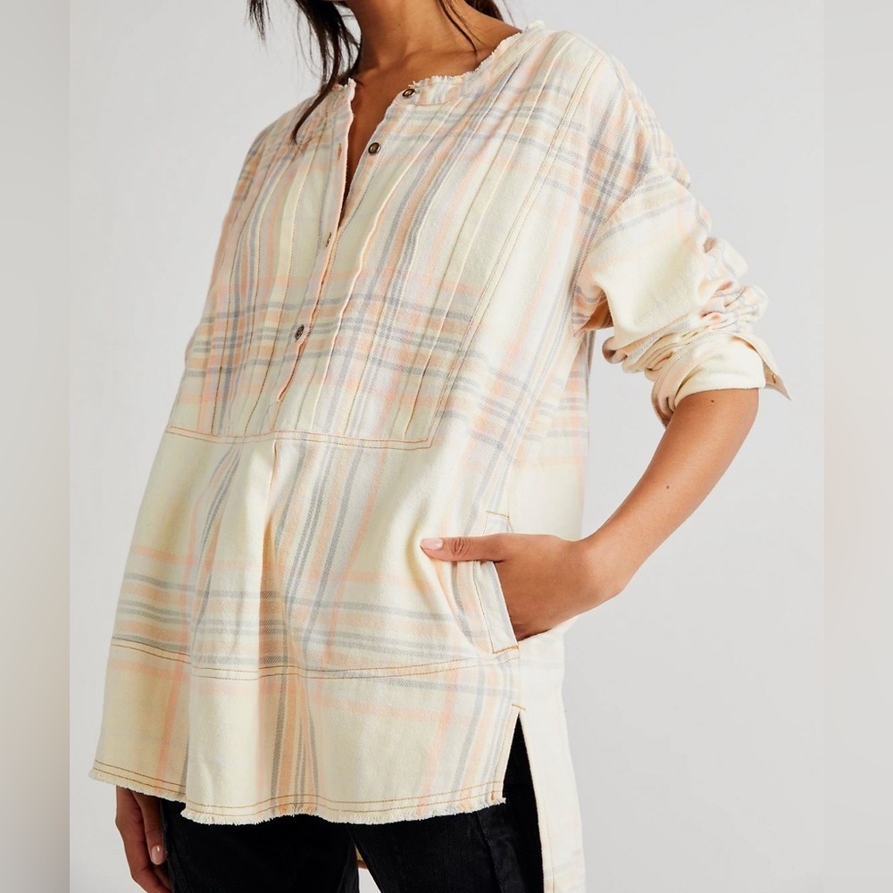 We The Free - Dunes Pintuck Top, Flannel like material.
Size Medium